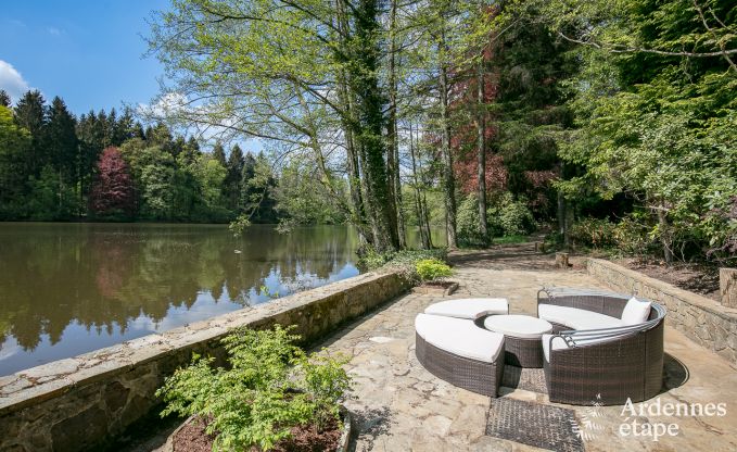 Romantisches Chalet am Wasser f�r 2 Personen in Momignies