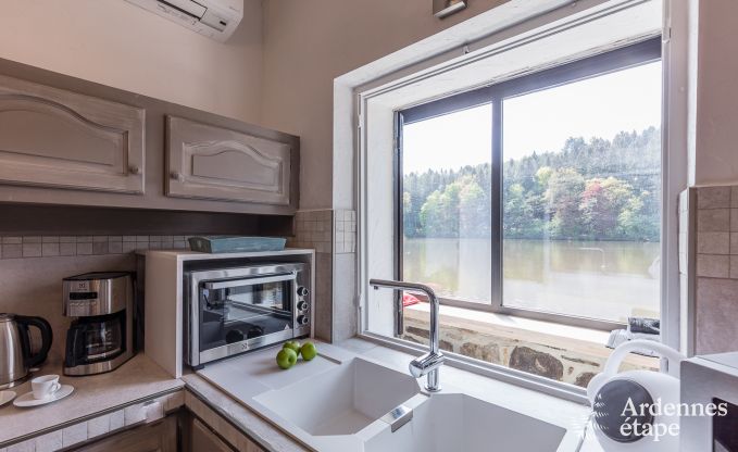 Romantisches Chalet am Wasser f�r 2 Personen in Momignies