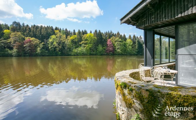 Romantisches Chalet am Wasser f�r 2 Personen in Momignies