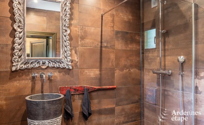 Romantisches Chalet am Wasser f�r 2 Personen in Momignies