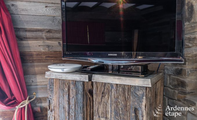 Romantisches Chalet am Wasser f�r 2 Personen in Momignies