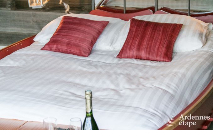 Romantisches Chalet am Wasser f�r 2 Personen in Momignies