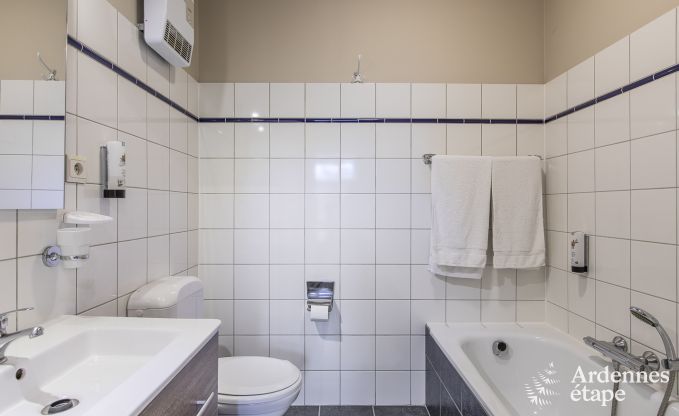 Urlaub mitten in der Natur in den Ardennen: Ger�umige Villa in Houffalize (Nadrin) f�r 28 Personen mit zahlreichen Annehmlichkeiten und Dienstleistungen, Haustiere willkommen