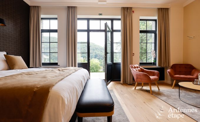 Gerumige Villa am Wasser in Namur fr 25 Personen mit 8 Schlaf- und Badezimmern, Privatgarten und professionell ausgestatteter Kche