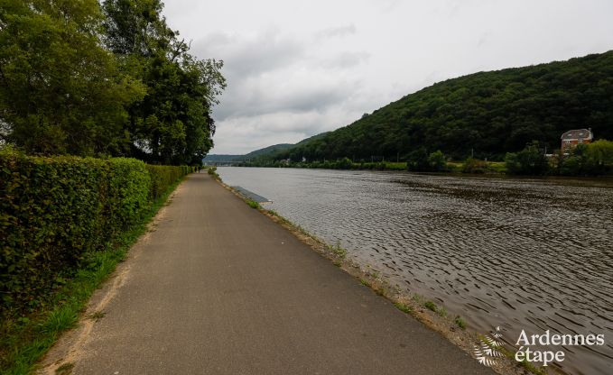 Gerumige Villa am Wasser in Namur fr 25 Personen mit 8 Schlaf- und Badezimmern, Privatgarten und professionell ausgestatteter Kche