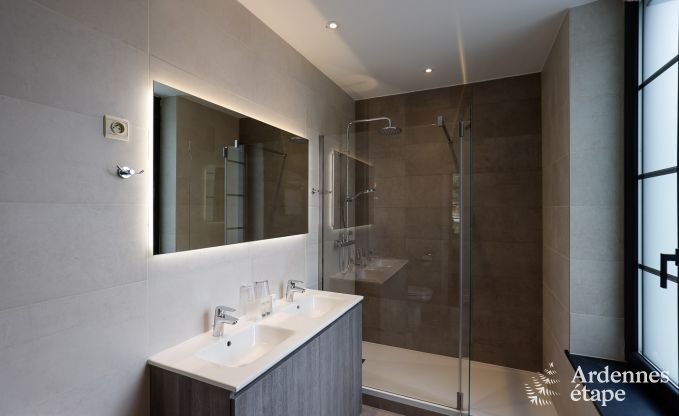 Gerumige Villa am Wasser in Namur fr 25 Personen mit 8 Schlaf- und Badezimmern, Privatgarten und professionell ausgestatteter Kche