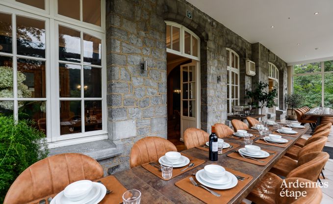 Gerumige Villa am Wasser in Namur fr 25 Personen mit 8 Schlaf- und Badezimmern, Privatgarten und professionell ausgestatteter Kche