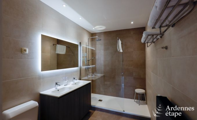 Gerumige Villa am Wasser in Namur fr 25 Personen mit 8 Schlaf- und Badezimmern, Privatgarten und professionell ausgestatteter Kche