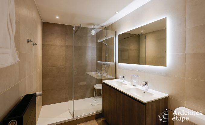 Gerumige Villa am Wasser in Namur fr 25 Personen mit 8 Schlaf- und Badezimmern, Privatgarten und professionell ausgestatteter Kche