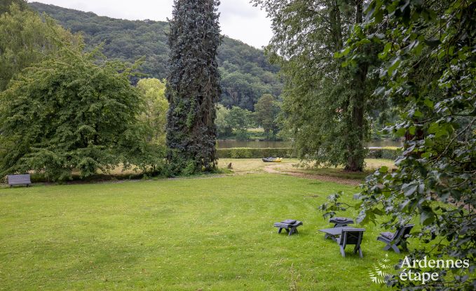 Gerumige Villa am Wasser in Namur fr 25 Personen mit 8 Schlaf- und Badezimmern, Privatgarten und professionell ausgestatteter Kche