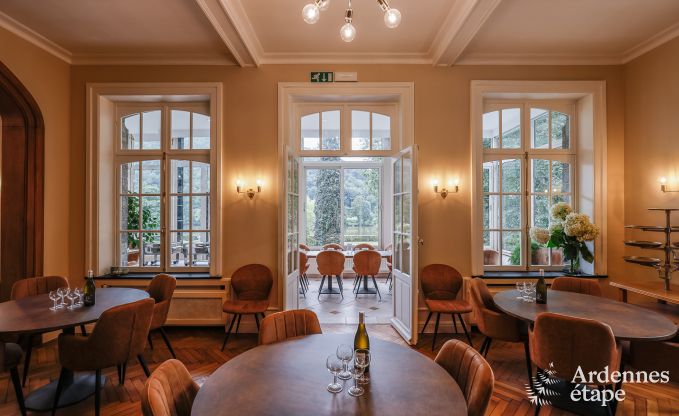 Gerumige Villa am Wasser in Namur fr 25 Personen mit 8 Schlaf- und Badezimmern, Privatgarten und professionell ausgestatteter Kche