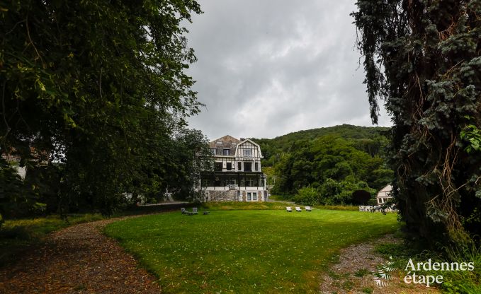 Gerumige Villa am Wasser in Namur fr 25 Personen mit 8 Schlaf- und Badezimmern, Privatgarten und professionell ausgestatteter Kche
