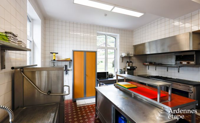 Gerumige Villa am Wasser in Namur fr 25 Personen mit 8 Schlaf- und Badezimmern, Privatgarten und professionell ausgestatteter Kche