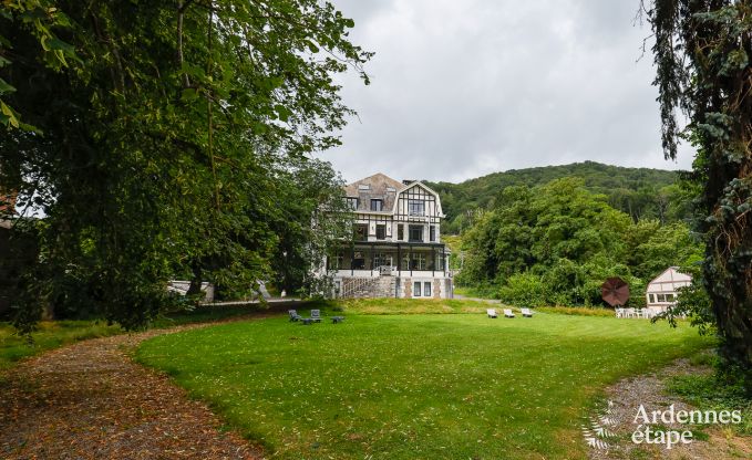 Gerumige Villa am Wasser in Namur fr 25 Personen mit 8 Schlaf- und Badezimmern, Privatgarten und professionell ausgestatteter Kche