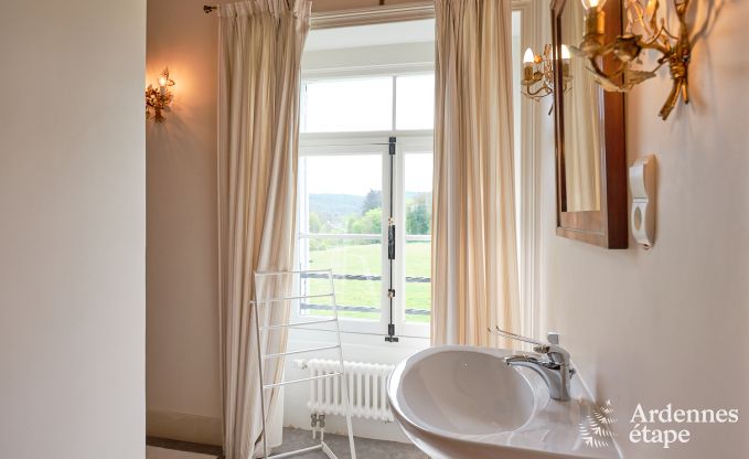 Wundersch�n renoviertes Schloss mit Pool in Nassogne, Ardennen