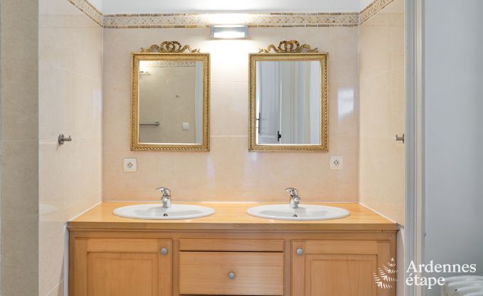 Wundersch�n renoviertes Schloss mit Pool in Nassogne, Ardennen