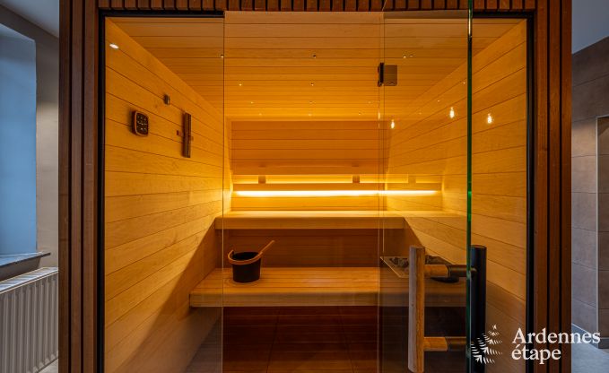 Ferienvilla in Ohey: luxuri�ser Aufenthalt f�r 10 Personen mit Sauna, Jacuzzi und privatem Garten