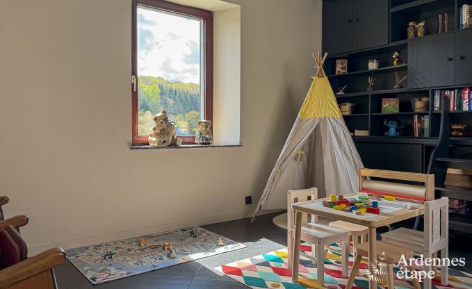 Wunderbar Ferienhaus in Onhaye mit Pool, Jacuzzi, Sauna und Spielzimmer fr 14 Personen in der Nhe von Dinant