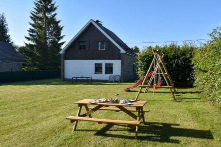 Chalet in Ovifat f�r 4 Personen, privater Garten, Kinderspiele, Komfort und Natur in den Ardennen