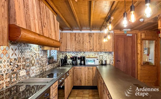 Gerumiges Chalet in Ovifat, Ardennen, 16 Personen, 8 Schlafzimmer, 3 Badezimmer, Sauna, Billard, Garten mit privater Terrasse