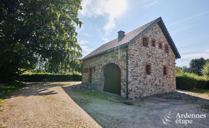 Ger�umiges und modernes Ferienhaus aus Naturstein in Ovifat, Hohes Venn