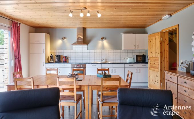 Ger�umiges und modernes Ferienhaus aus Naturstein in Ovifat, Hohes Venn