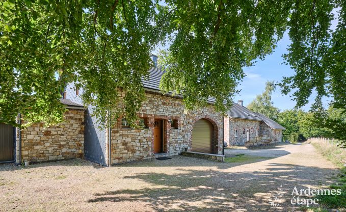 Ger�umiges und modernes Ferienhaus aus Naturstein in Ovifat, Hohes Venn