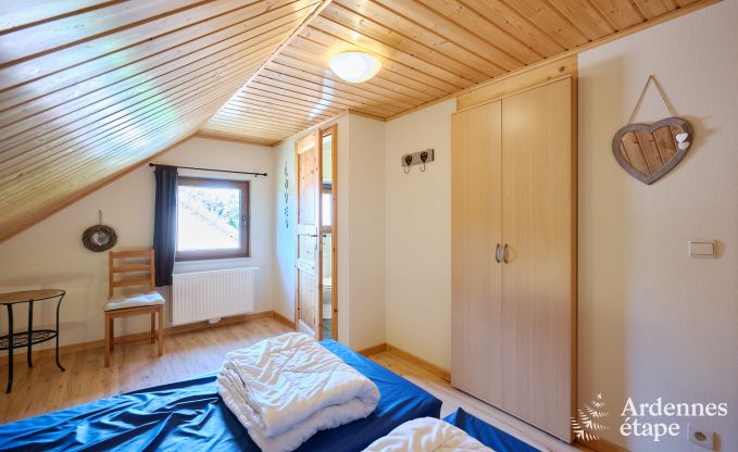 Ger�umiges und modernes Ferienhaus aus Naturstein in Ovifat, Hohes Venn