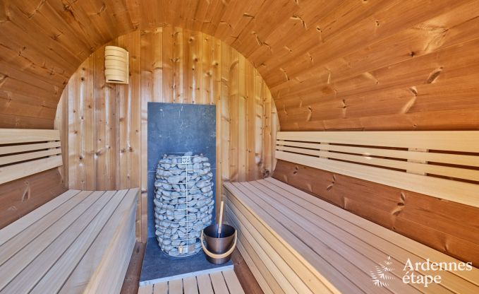 Ger�umiges und modernes Ferienhaus aus Naturstein in Ovifat, Hohes Venn