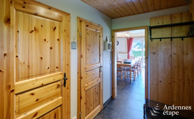 Ger�umiges und modernes Ferienhaus aus Naturstein in Ovifat, Hohes Venn