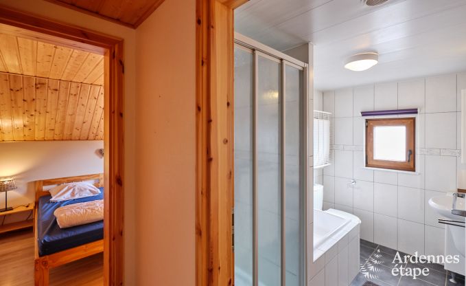 Ger�umiges und modernes Ferienhaus aus Naturstein in Ovifat, Hohes Venn