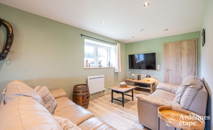 Gem�tliches Ferienhaus in Paliseul mit Whirlpool, geeignet f�r Gruppen und Familien, umgeben von Natur