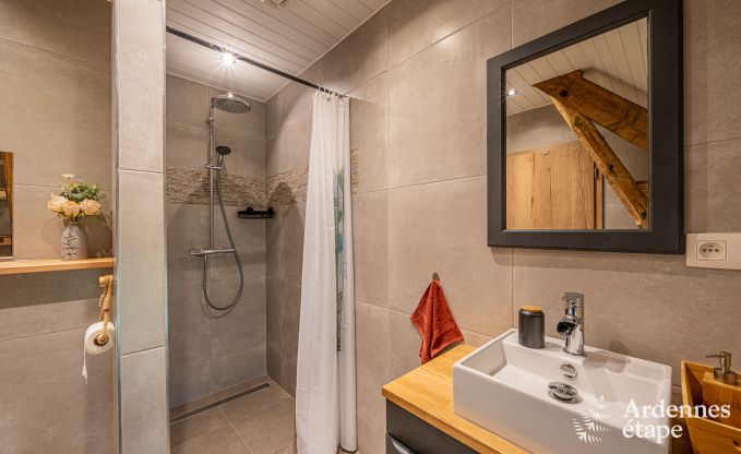 Gem�tliches Ferienhaus in Paliseul mit Whirlpool, geeignet f�r Gruppen und Familien, umgeben von Natur