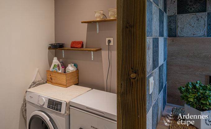 Gem�tliches Ferienhaus in Paliseul mit Whirlpool, geeignet f�r Gruppen und Familien, umgeben von Natur