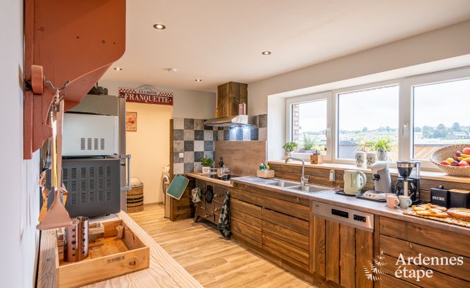 Gem�tliches Ferienhaus in Paliseul mit Whirlpool, geeignet f�r Gruppen und Familien, umgeben von Natur