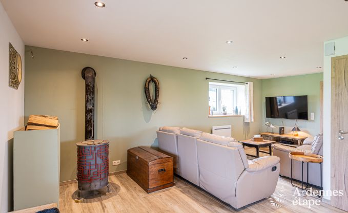 Gem�tliches Ferienhaus in Paliseul mit Whirlpool, geeignet f�r Gruppen und Familien, umgeben von Natur