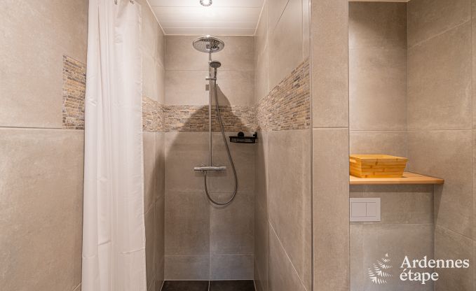 Gem�tliches Ferienhaus in Paliseul mit Whirlpool, geeignet f�r Gruppen und Familien, umgeben von Natur