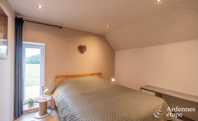 Gem�tliches Ferienhaus in Paliseul mit Whirlpool, geeignet f�r Gruppen und Familien, umgeben von Natur