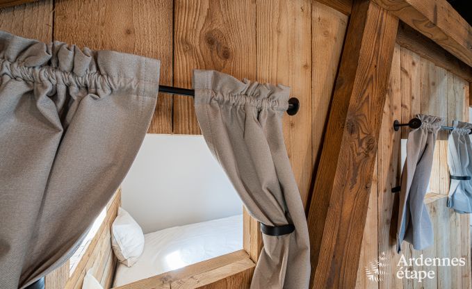 Moderne Ferienwohnung in Paliseul fr 14 Personen mit Schwimmbad, Spielzimmer und Nhe zum Bcherdorf Redu in den Ardennen