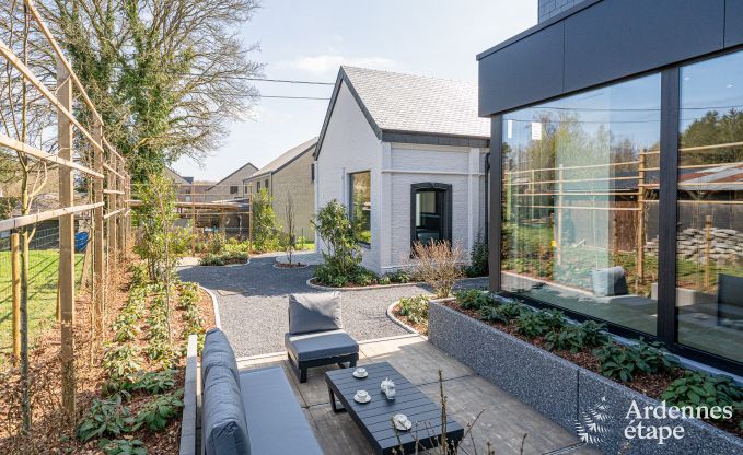 Moderne Ferienwohnung in Paliseul fr 14 Personen mit Schwimmbad, Spielzimmer und Nhe zum Bcherdorf Redu in den Ardennen