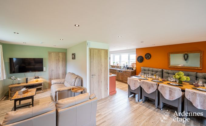 Gemtliches Ferienhaus in Paliseul mit Whirlpool, geeignet fr Gruppen und Familien, umgeben von Natur