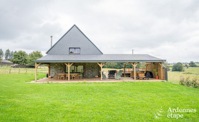 Gemtliches Ferienhaus in Paliseul mit Whirlpool, geeignet fr Gruppen und Familien, umgeben von Natur