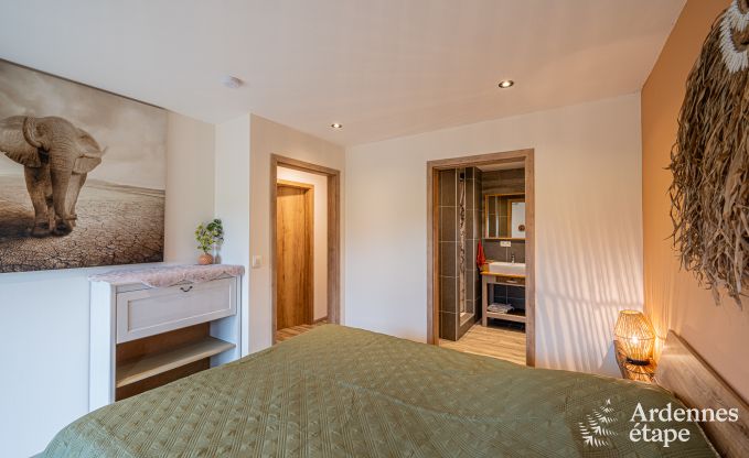 Gemtliches Ferienhaus in Paliseul mit Whirlpool, geeignet fr Gruppen und Familien, umgeben von Natur