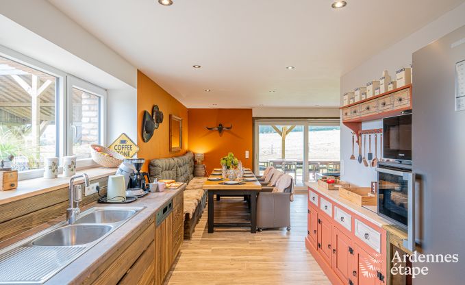 Gemtliches Ferienhaus in Paliseul mit Whirlpool, geeignet fr Gruppen und Familien, umgeben von Natur