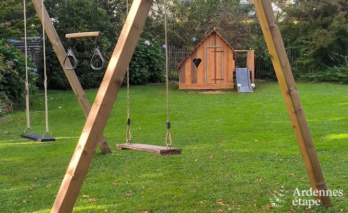 Gem�tliches Ferienhaus f�r 4 Personen in Redu mit Tankuzzi (Whirlpool), �berdachter Terrasse und Privatgarten