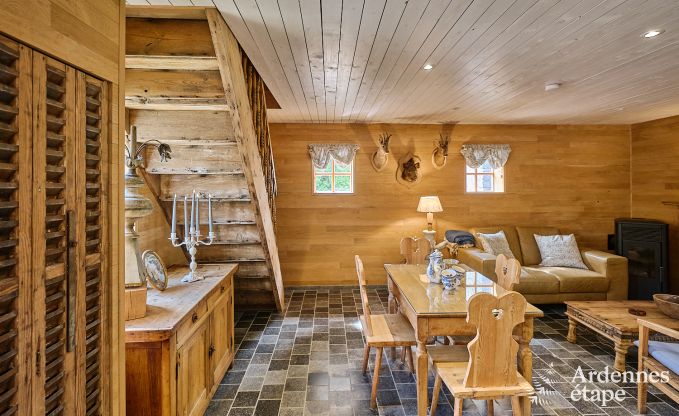 Gem�tliches Ferienhaus f�r 4 Personen in Redu mit Tankuzzi (Whirlpool), �berdachter Terrasse und Privatgarten