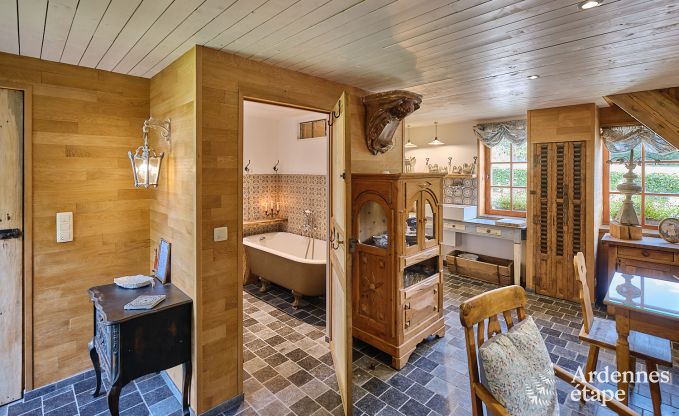 Gem�tliches Ferienhaus f�r 4 Personen in Redu mit Tankuzzi (Whirlpool), �berdachter Terrasse und Privatgarten