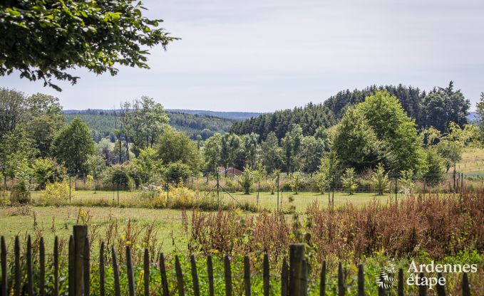 Gem�tliches Ferienhaus f�r 4 Personen in Redu mit Tankuzzi (Whirlpool), �berdachter Terrasse und Privatgarten