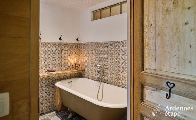 Gem�tliches Ferienhaus f�r 4 Personen in Redu mit Tankuzzi (Whirlpool), �berdachter Terrasse und Privatgarten