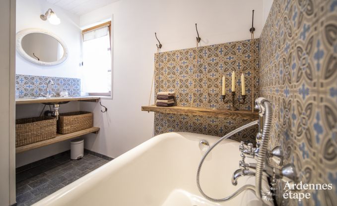 Gem�tliches Ferienhaus f�r 4 Personen in Redu mit Tankuzzi (Whirlpool), �berdachter Terrasse und Privatgarten